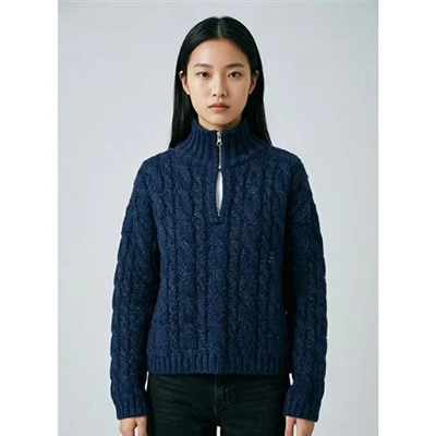 Maglione lavorato a trecce con mezza zip