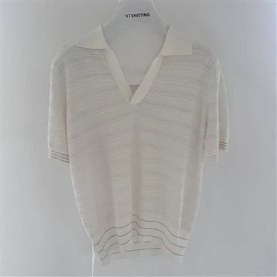 Designer di donne moderniste a maglia