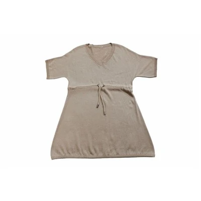 Esistono abiti da donna in lana con scollo a barchetta?