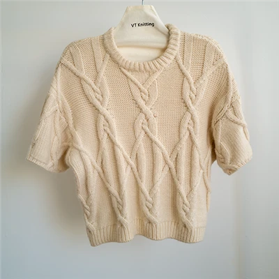 Maglione a coste con scollo quadrato