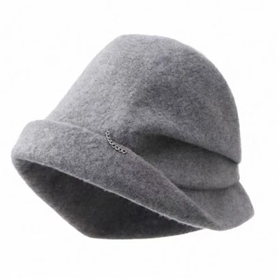 Cappelli di lana per l'abbigliamento della città
